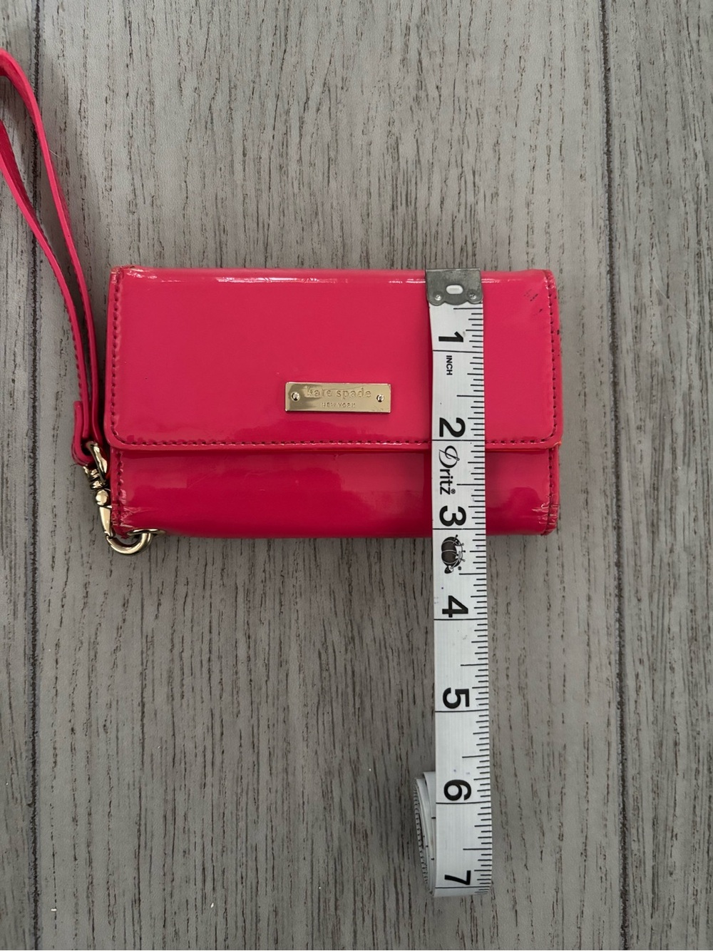 Kate Spade wallet in pink patent. - Picture 11 of 11